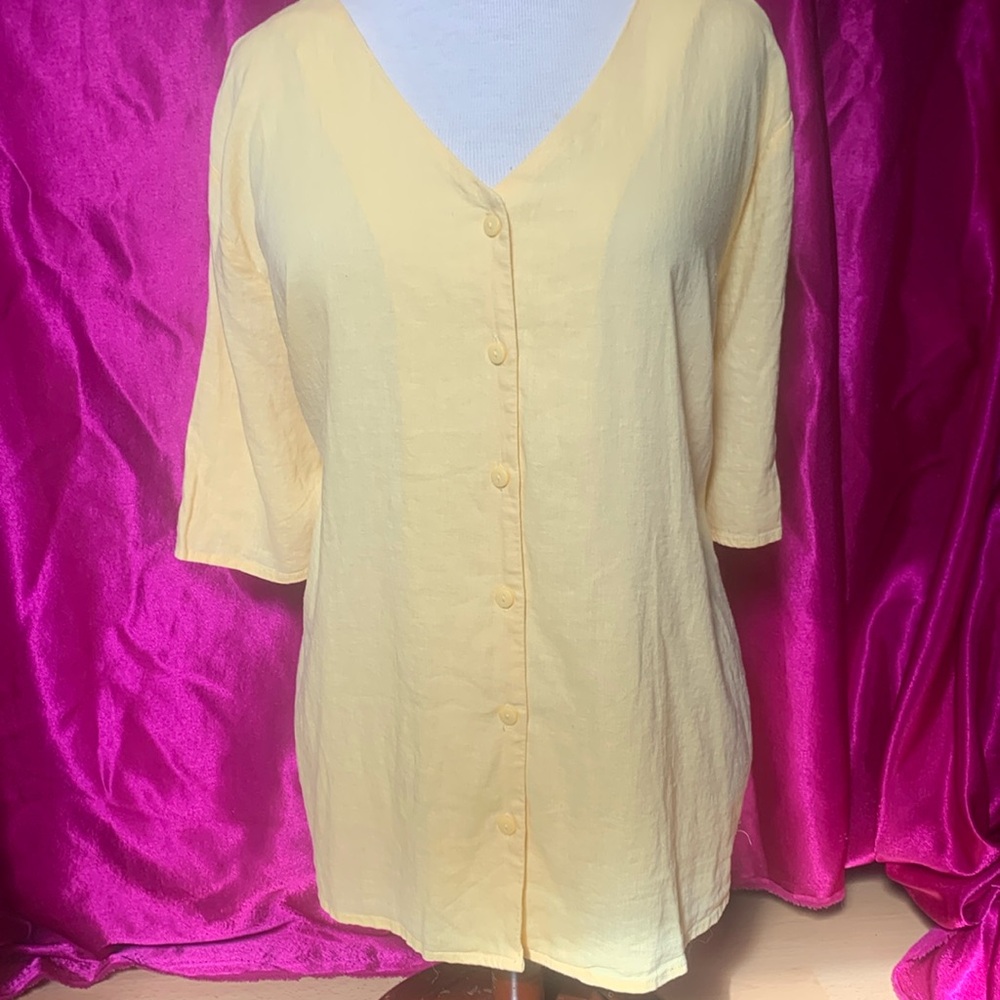 Reflections size XXl beautiful light yellow Summer button up blouse,short sleeve
